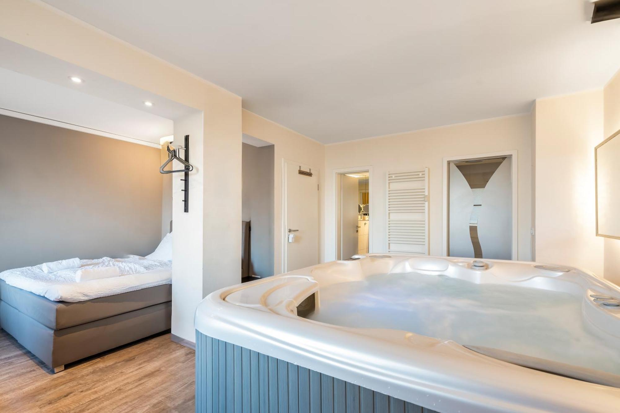 Appartement Urban Retreat - Whirpool - Lage Keulen
